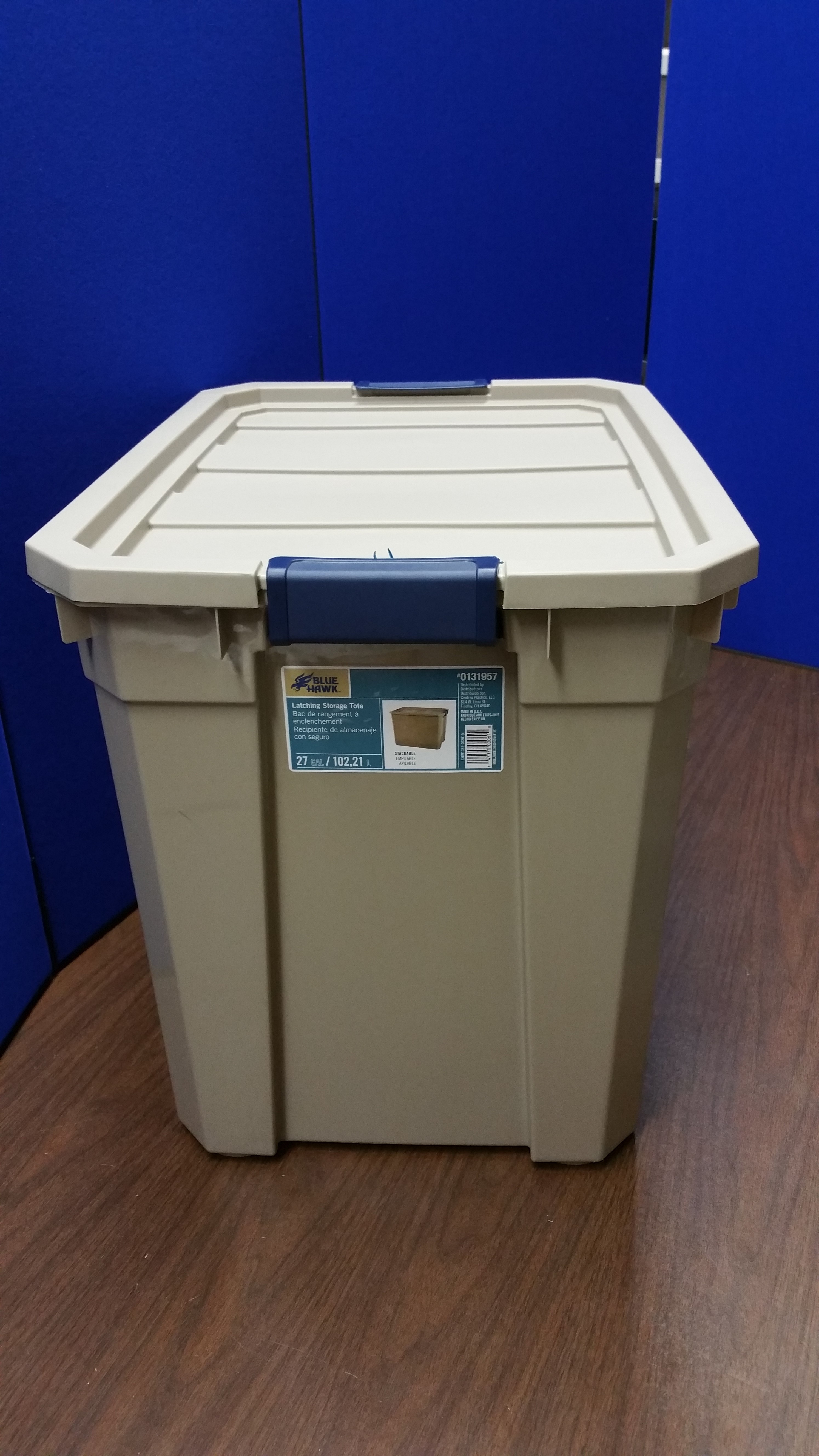 plastic tote with latched top