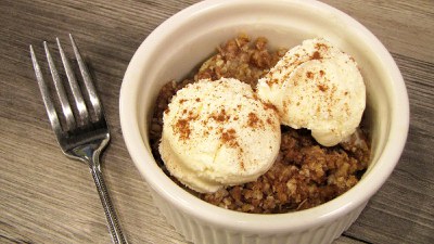 apple crisp in ramekin