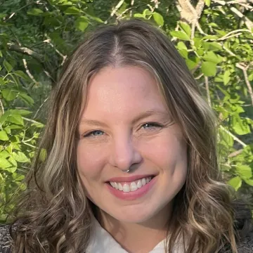 Headshot of Karensa Flora