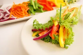 Hummus lettuce wraps