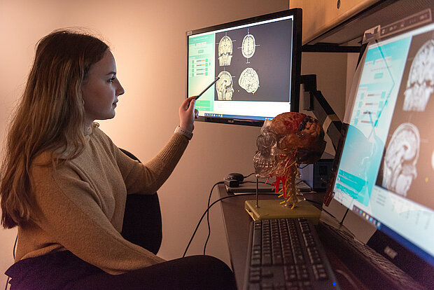 线上赌博app research