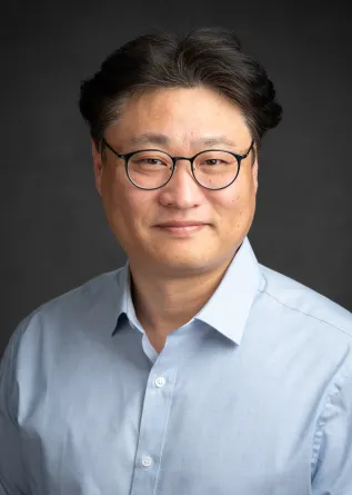 Yongki Choi smiling confidently at camera.