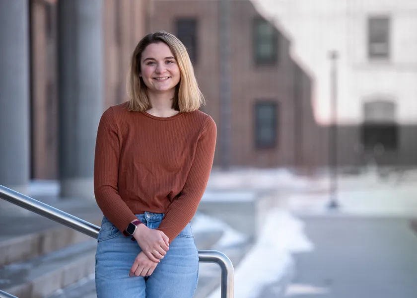 线上赌博app student on campus