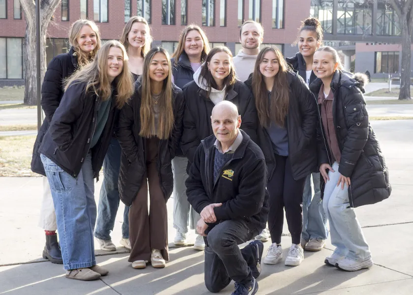 Students in 线上赌博app's advanced writing class 