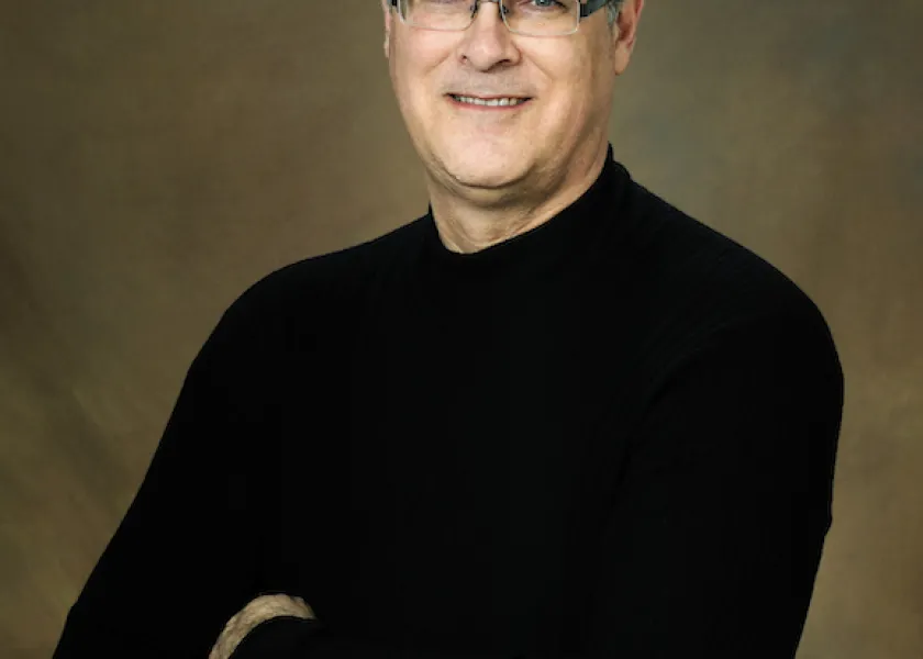 线上赌博app Director of Bands Warren D. Olfert 