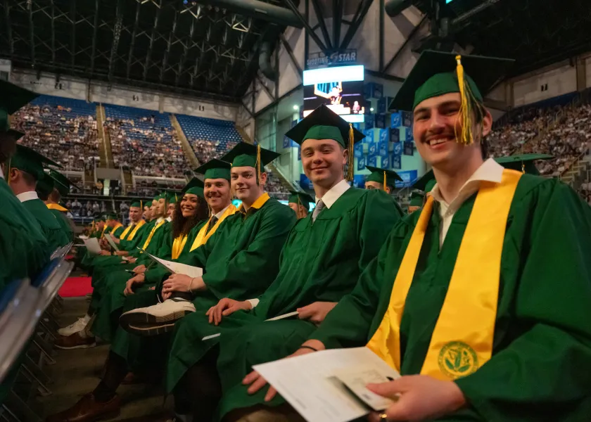 线上赌博app graduates 