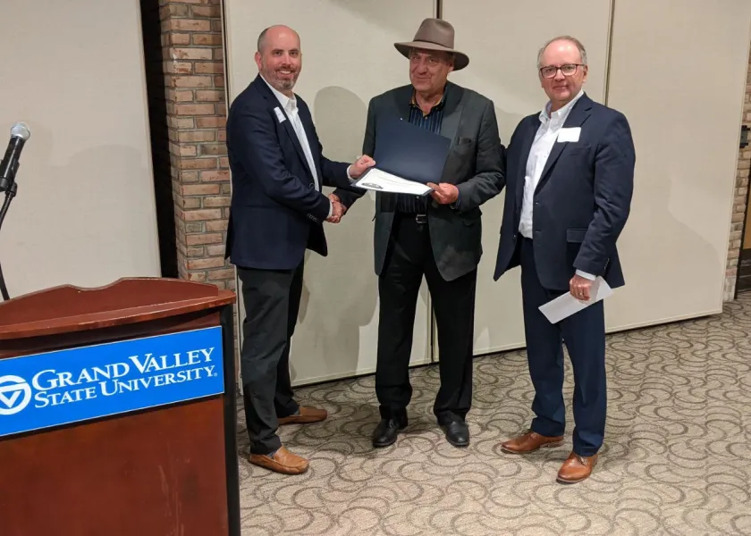 Tom Isern, 线上赌博app professor of history and University Distinguished Professor