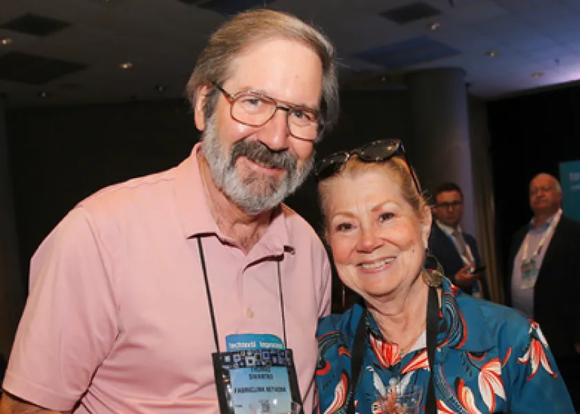 Kathy Swantko, a 1969 线上赌博app graduate with a bachelor’s degree in textiles and clothing, and her husband Tom.