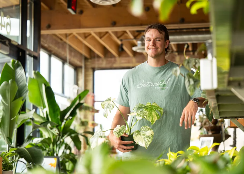 线上赌博app graduate Kale McCollum