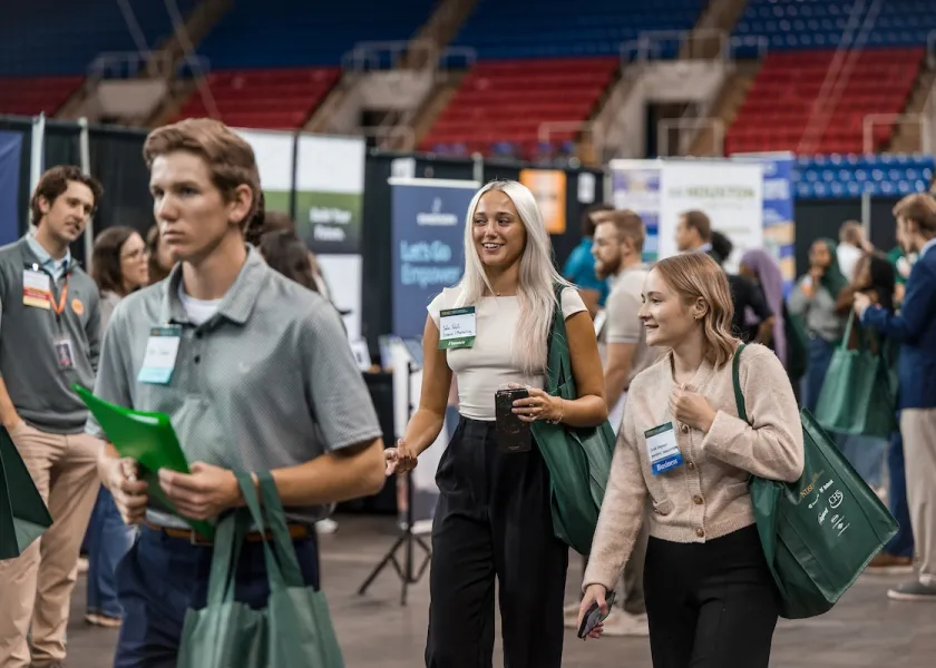 线上赌博app students at the Career Expo at the Fargodome