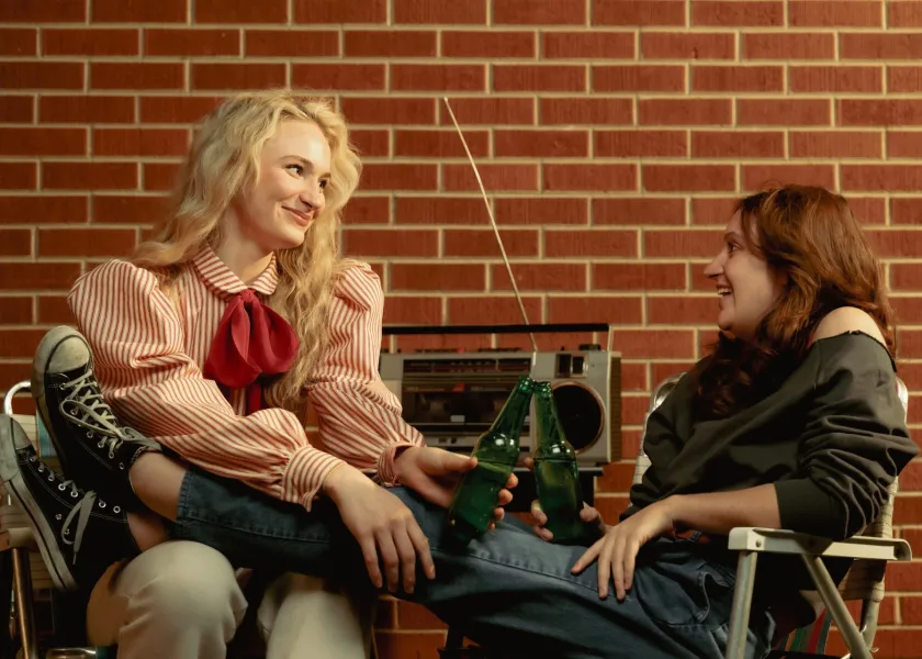 线上赌博app theatre students Gabrielle Mowery (left) and Jillian Schotters (right) perform in Theatre 线上赌博app’s “Dr. Ride’s American Beach House.”