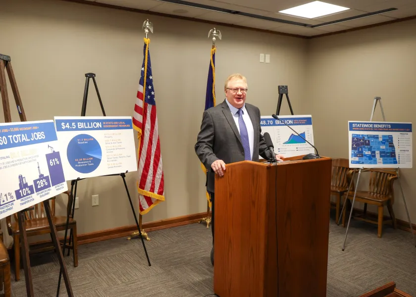 Dean Bangsund giving presentation of research results