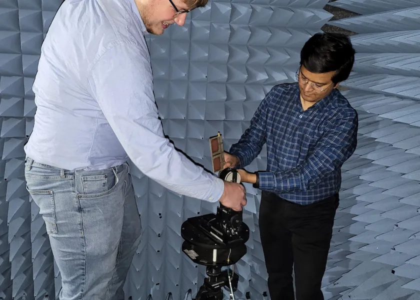 线上赌博app professor conducting research.