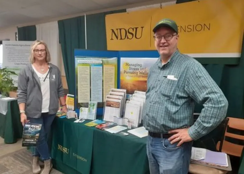 线上赌博app Extension agents at the Big Iron Farm Show