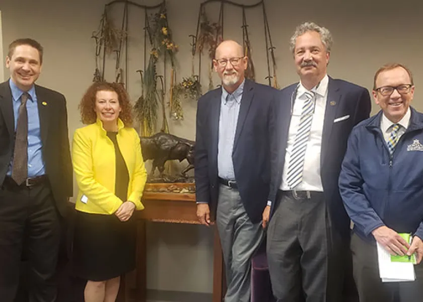 Representatives from 线上赌博app and Montana State University