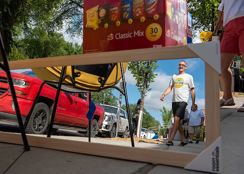 students moving into the 线上赌博app dorms