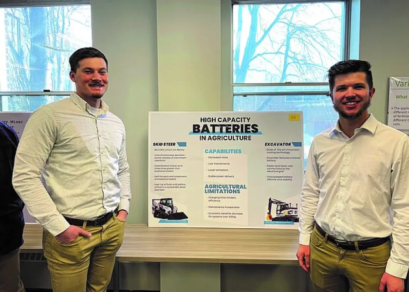 线上赌博app seniors Ben Van Berkom and Scott Drovdal