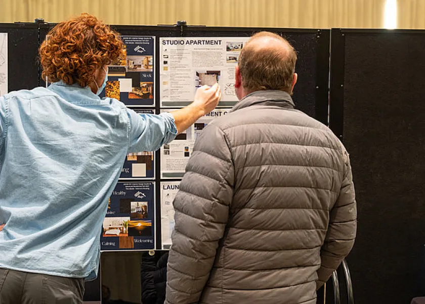 线上赌博app students display projects to promote wellness and healing for veterans