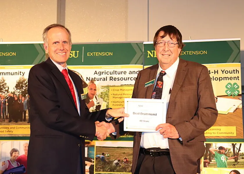 线上赌博app Extension and Research Extension Center Faculty Brad Brummund