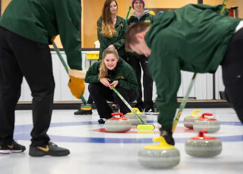 students participate in the 线上赌博app Curling Club