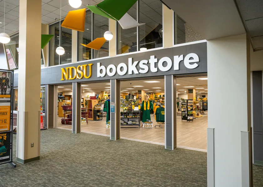 The outside of the 线上赌博app Bookstore in the Memorial Union.