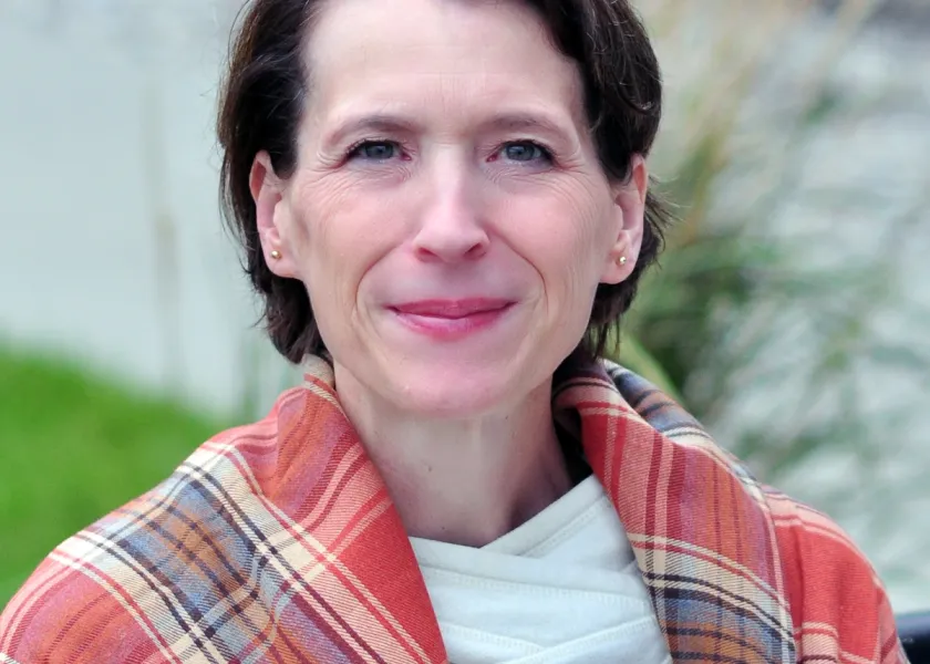 Headshot of Heidi Pecoraro