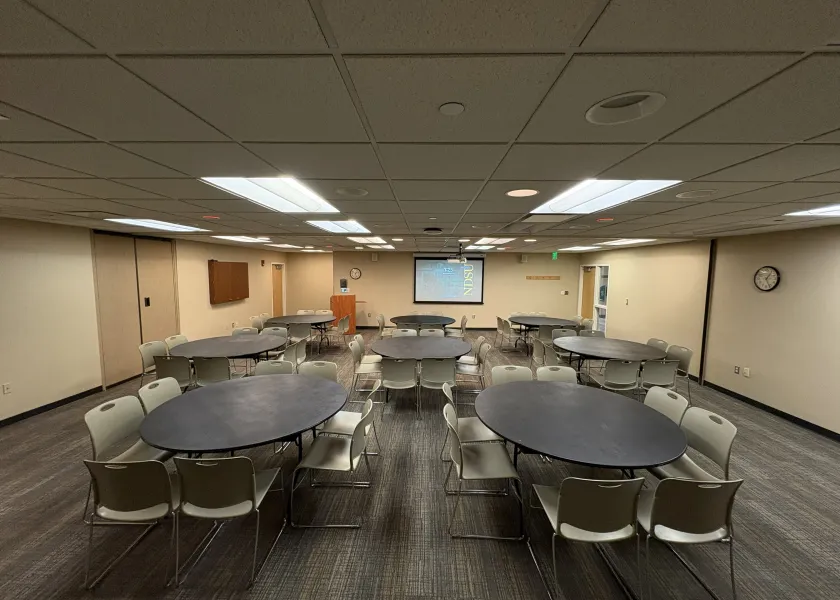 Meadow Lark Round Tables arrangement