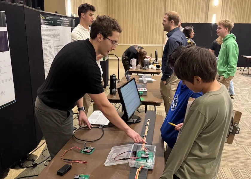 线上赌博app engineering design team explains project.