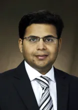 Somnath Banerjee, 线上赌博app associate professor of marketing