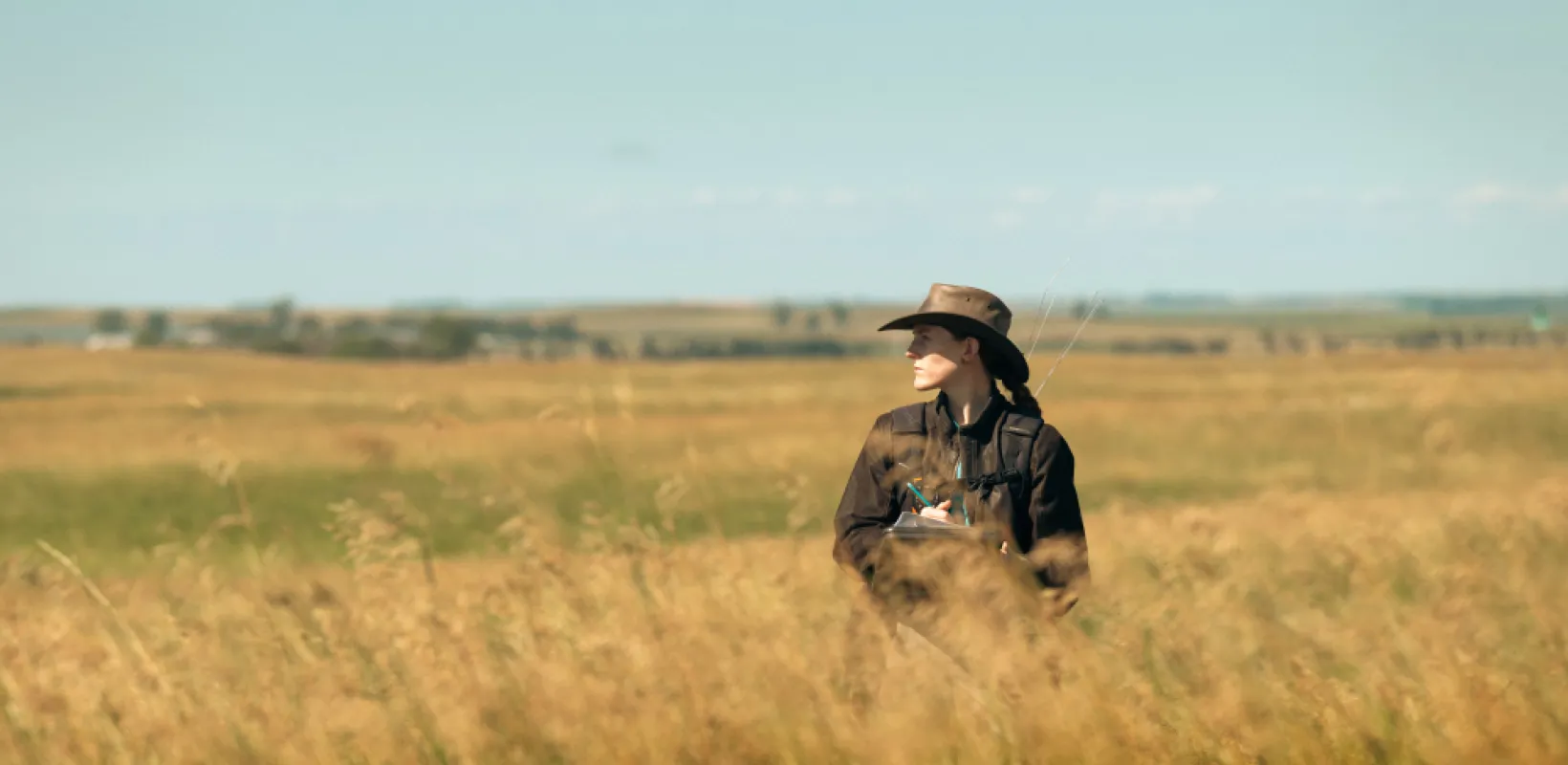 线上赌博app graduate student Ellysa Johnson studying in the grasslands