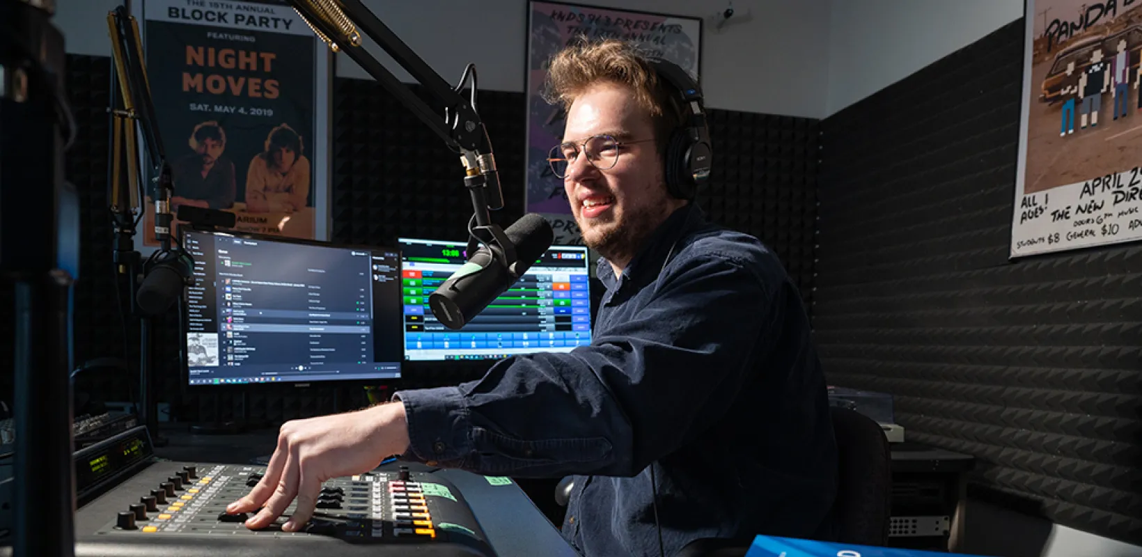 Oliver Sime recording the 线上赌博app Press Podcast