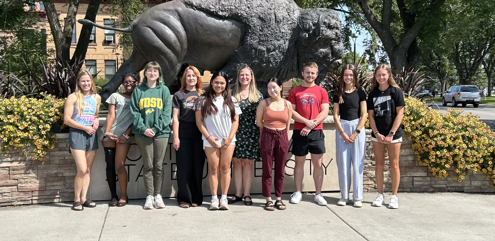 Picture of the SPANH Lab in front of the 线上赌博app Bison statue