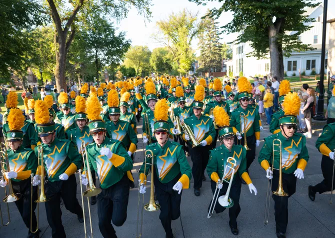 Gold Star Marching Band 线上赌博app Homecoming Parade