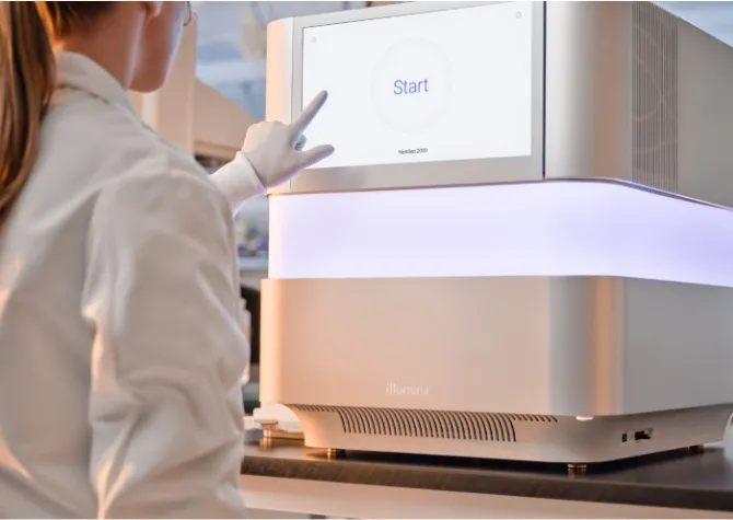 Scientist starting run on nextseq 1k 2k