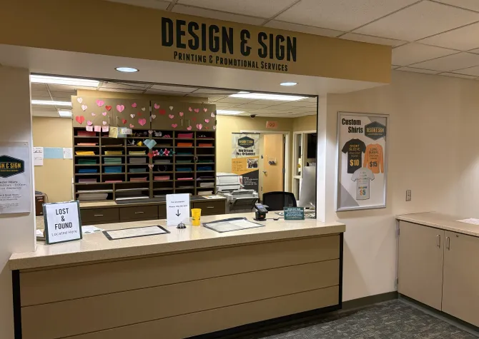 Design and Sign desk