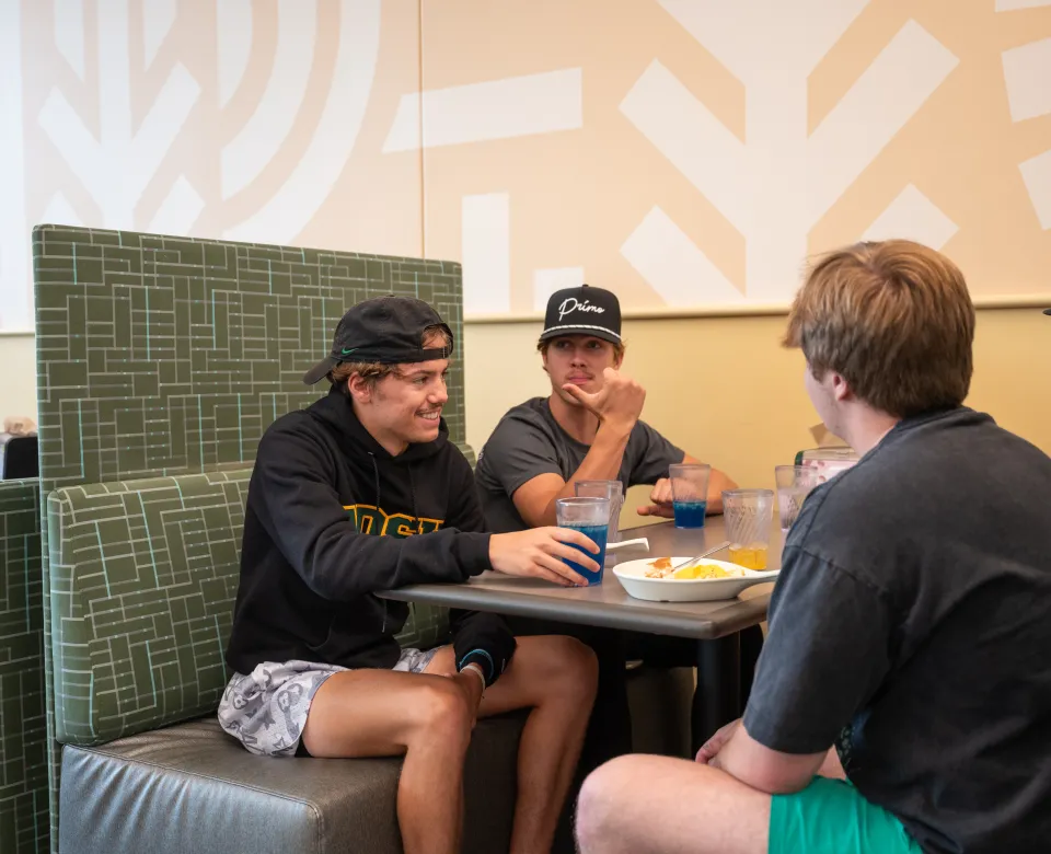 Students in a booth having lunch at West Dining Center