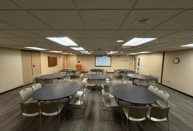 Meadow Lark Round Tables arrangement