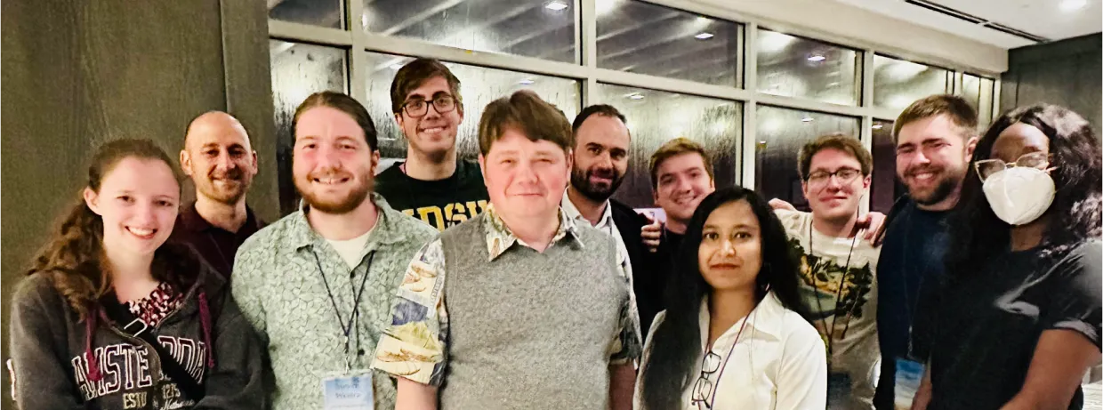 线上赌博app physics professor Dmitri Kilin and his students 